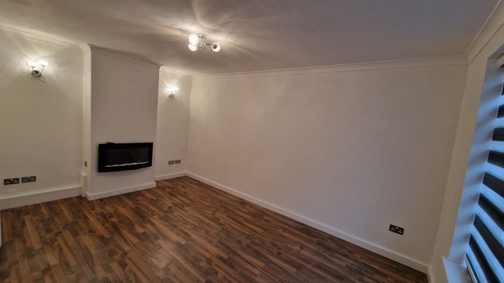 Property photo 2 of 25