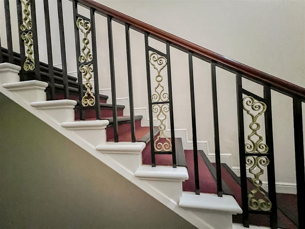 Property photo 3 of 21 Communal Stairway