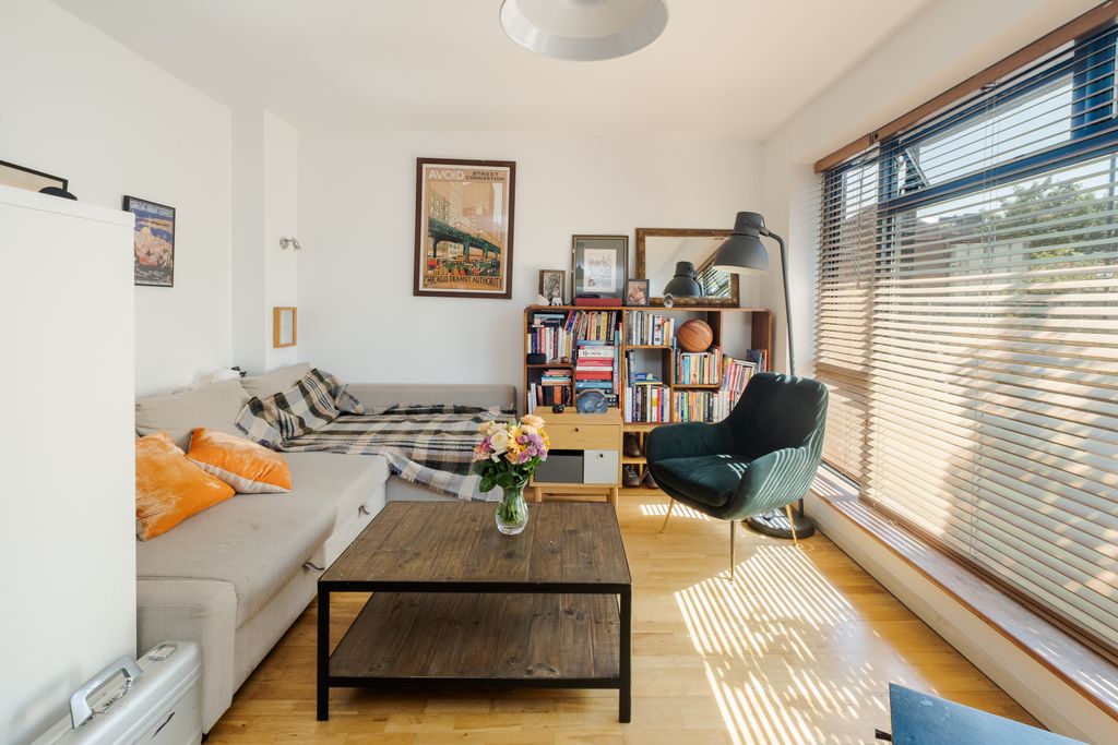 Property photo 1 of 3