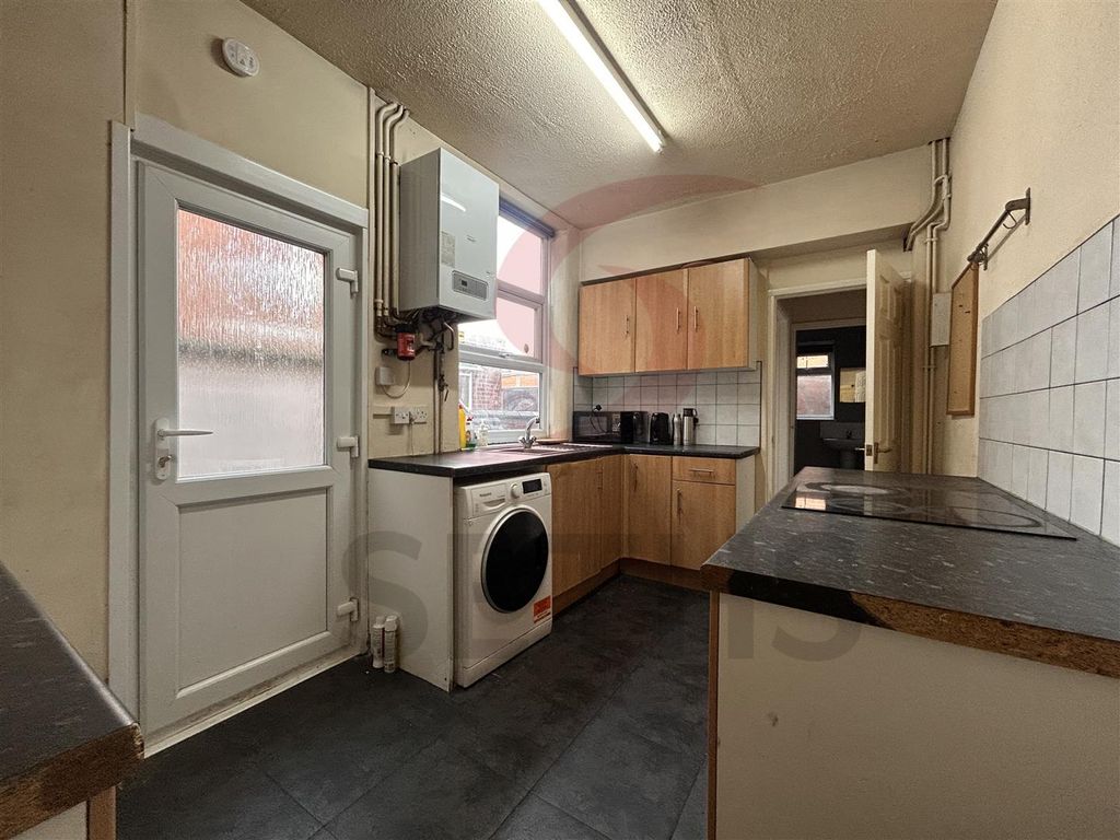 Property photo 2 of 11 Kitchen