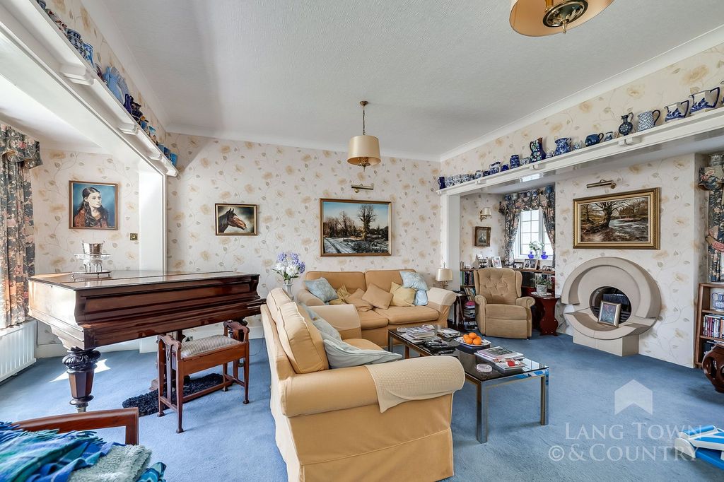 Property photo 3 of 27