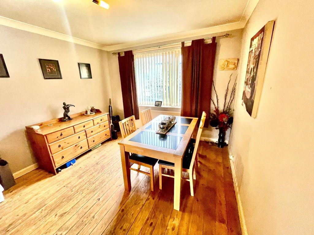 Property photo 3 of 18 Dining Room