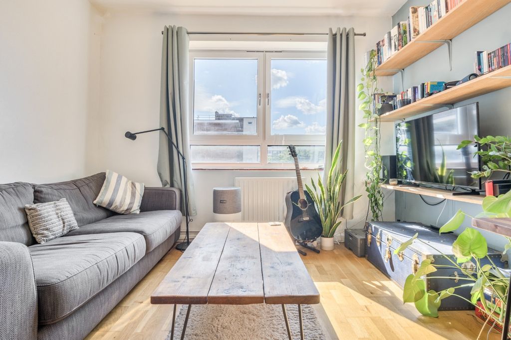 Property photo 3 of 13 4009812