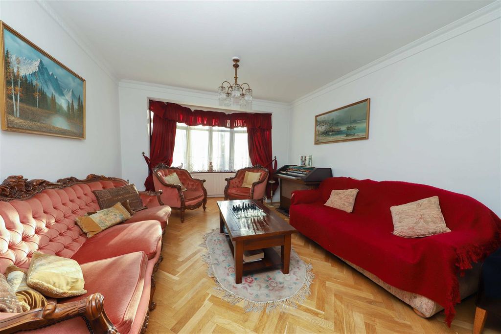 Property photo 2 of 16 Bury Avenue (7).Jpg