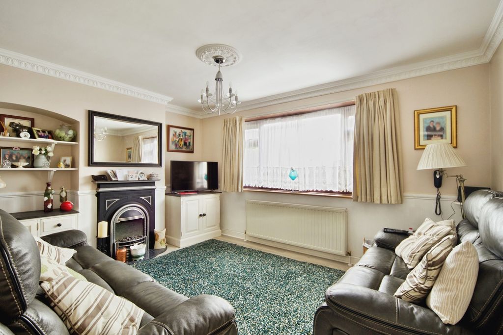 Property photo 2 of 20 Lounge