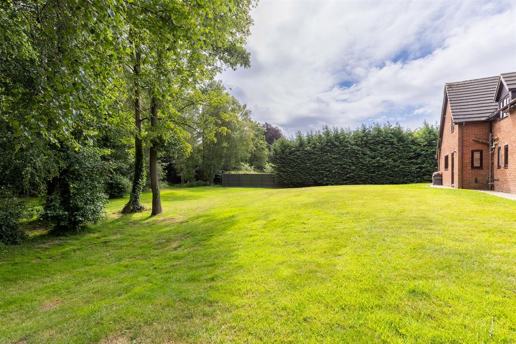 Property photo 3 of 37 Thespinney-35.Jpg