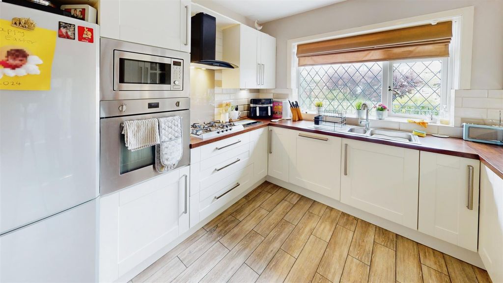 Property photo 3 of 32 94F85A53-39-The-Avenue-01232025_152418.Jpg