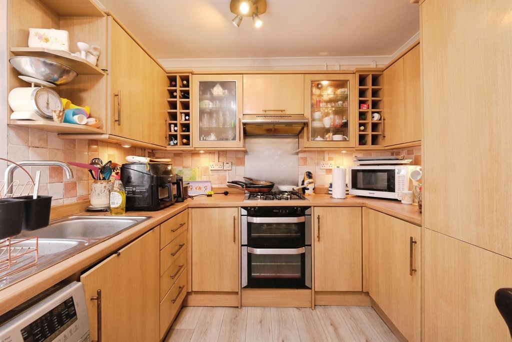 Property photo 2 of 11