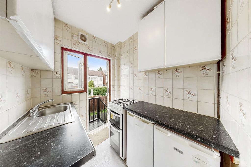 Property photo 3 of 9 70A Parkfield Road - Mw7Aufbrlhat870Npr99.Jpg