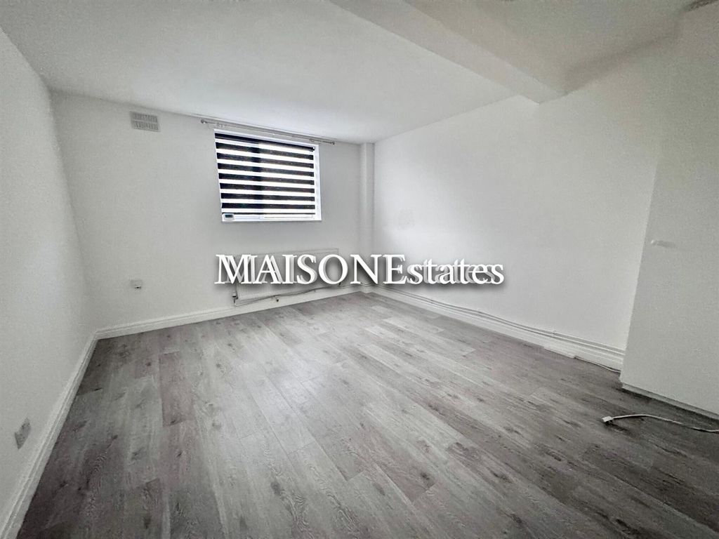 Property photo 1 of 6 Lounge.Jpg