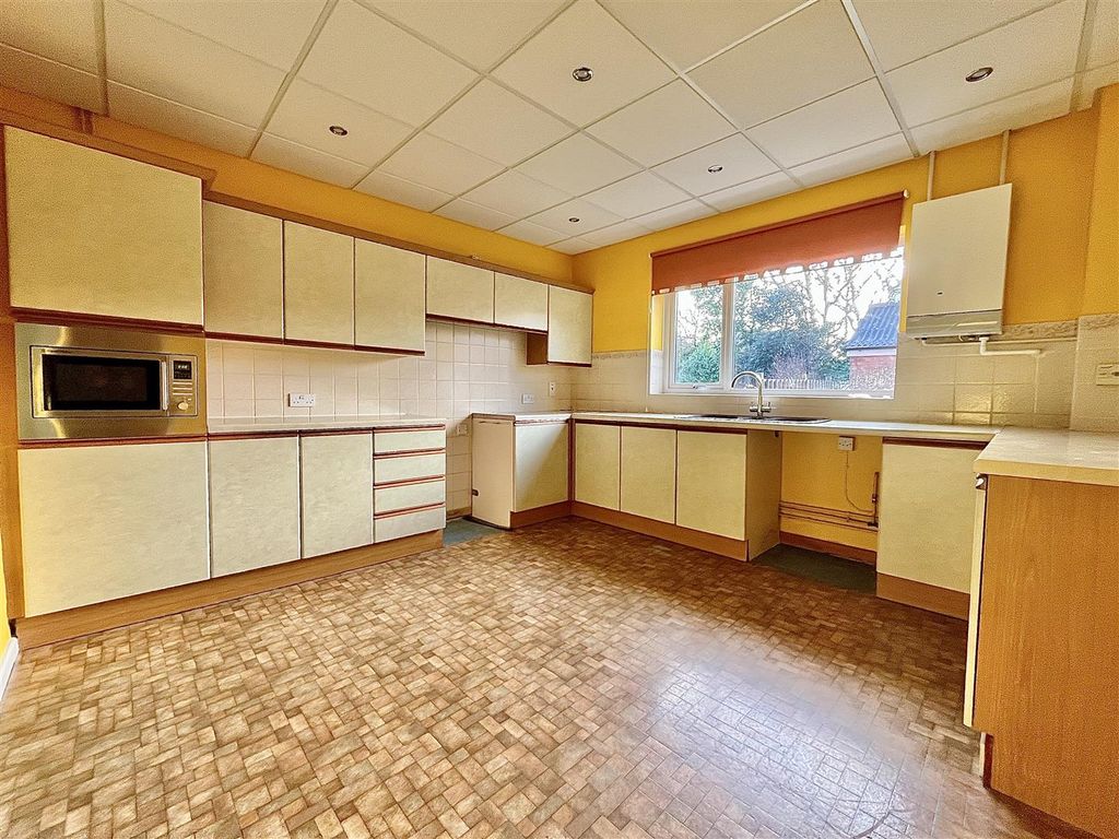 Property photo 2 of 21