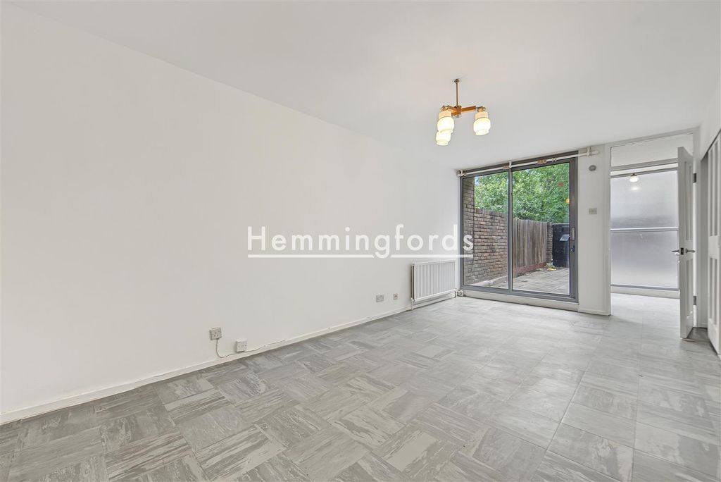 Property photo 3 of 10 Handa Walk N1-7.Jpg