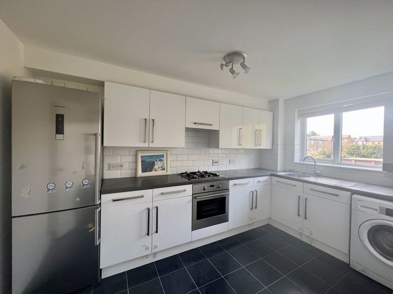 Property photo 3 of 6 Photo 5