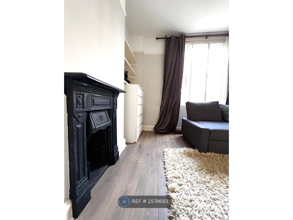 Property photo 1 of 17 Living Room