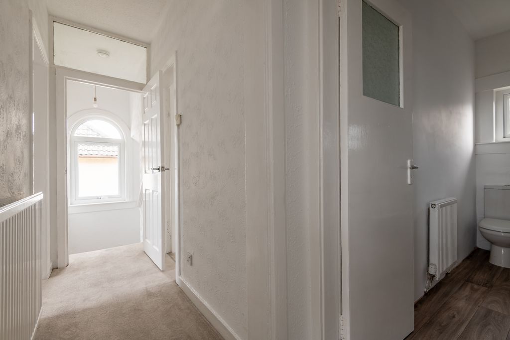 Property photo 2 of 18 Upper Landing