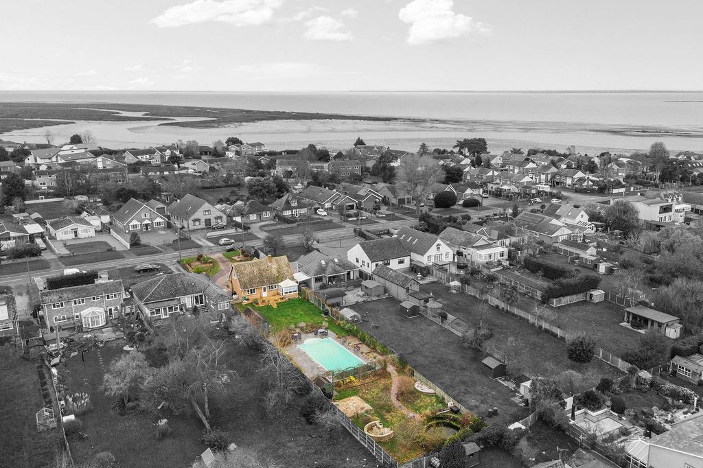 Property photo 3 of 32