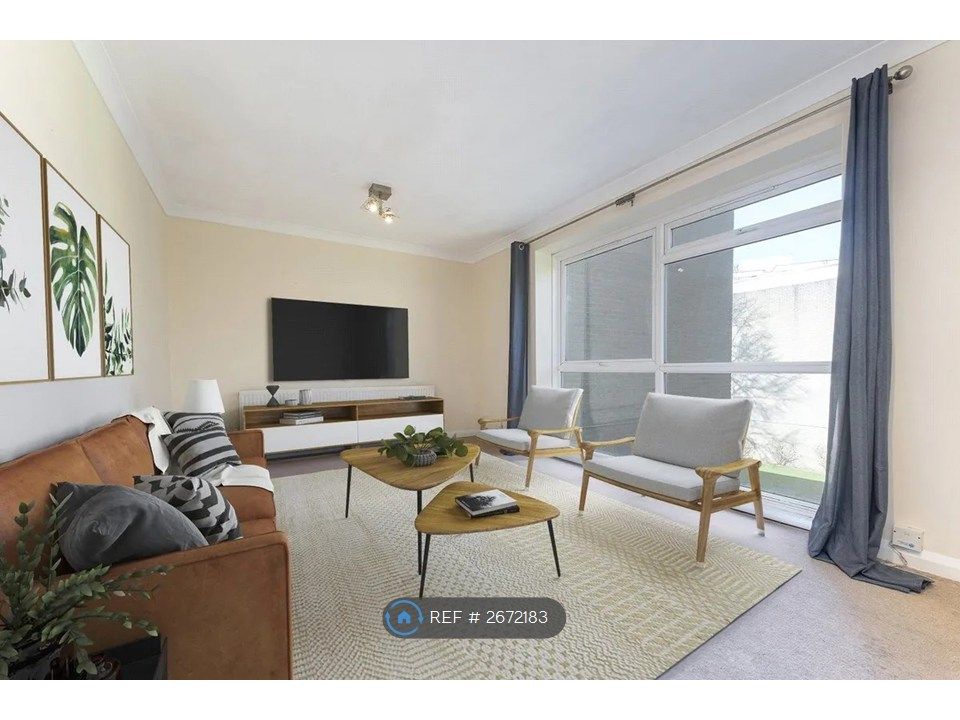 Property photo 1 of 11 Living Room