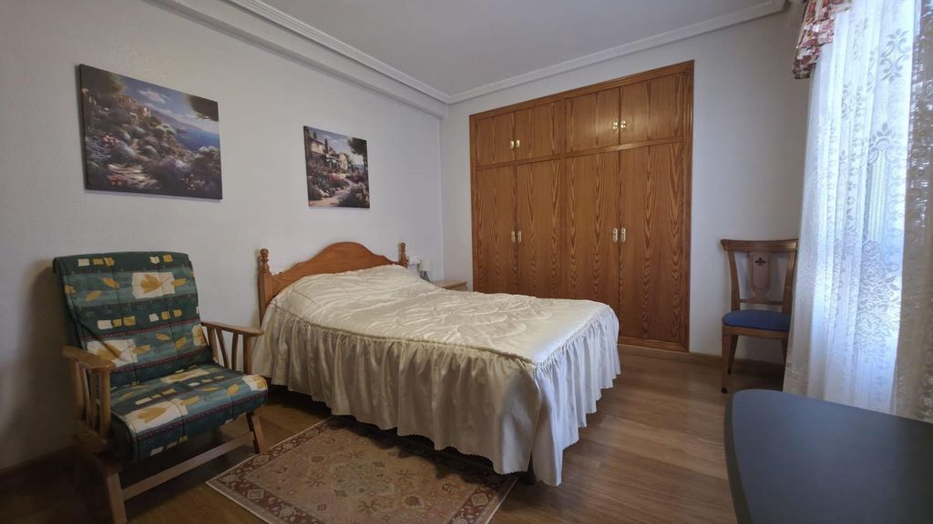 Property photo 1 of 32