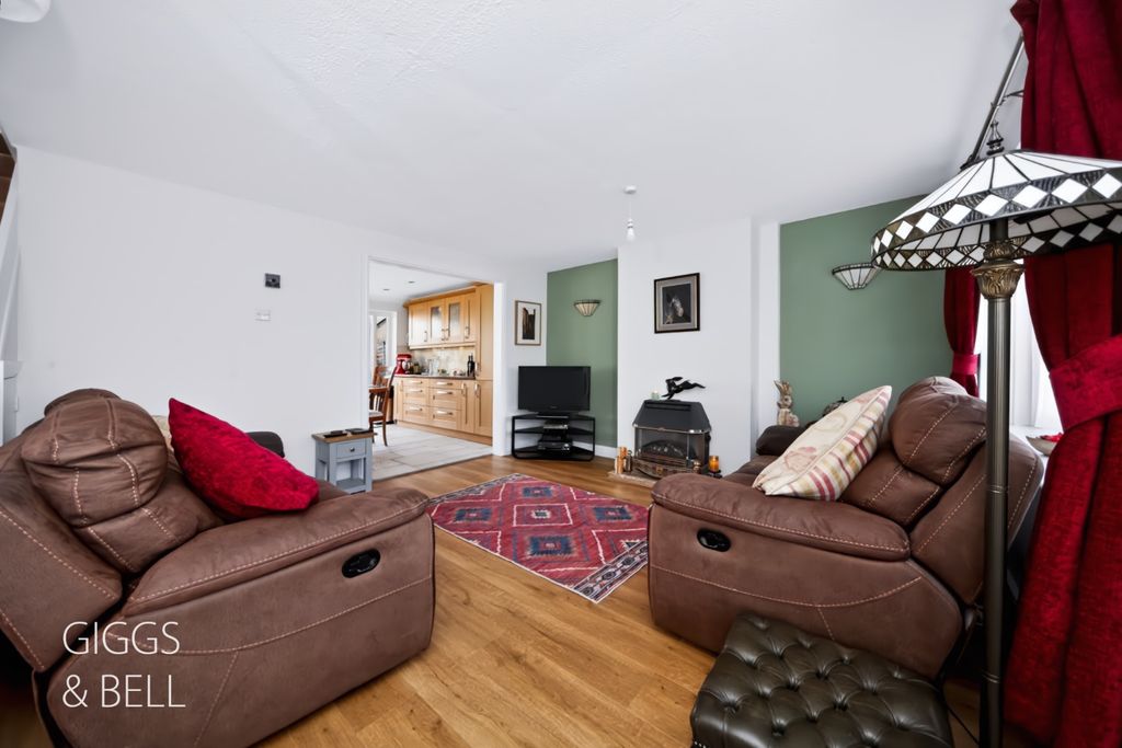 Property photo 2 of 25 5704051