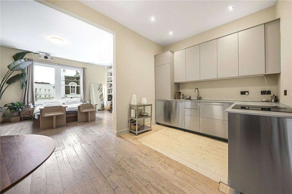 Property photo 1 of 11 Kitchen / Reception
