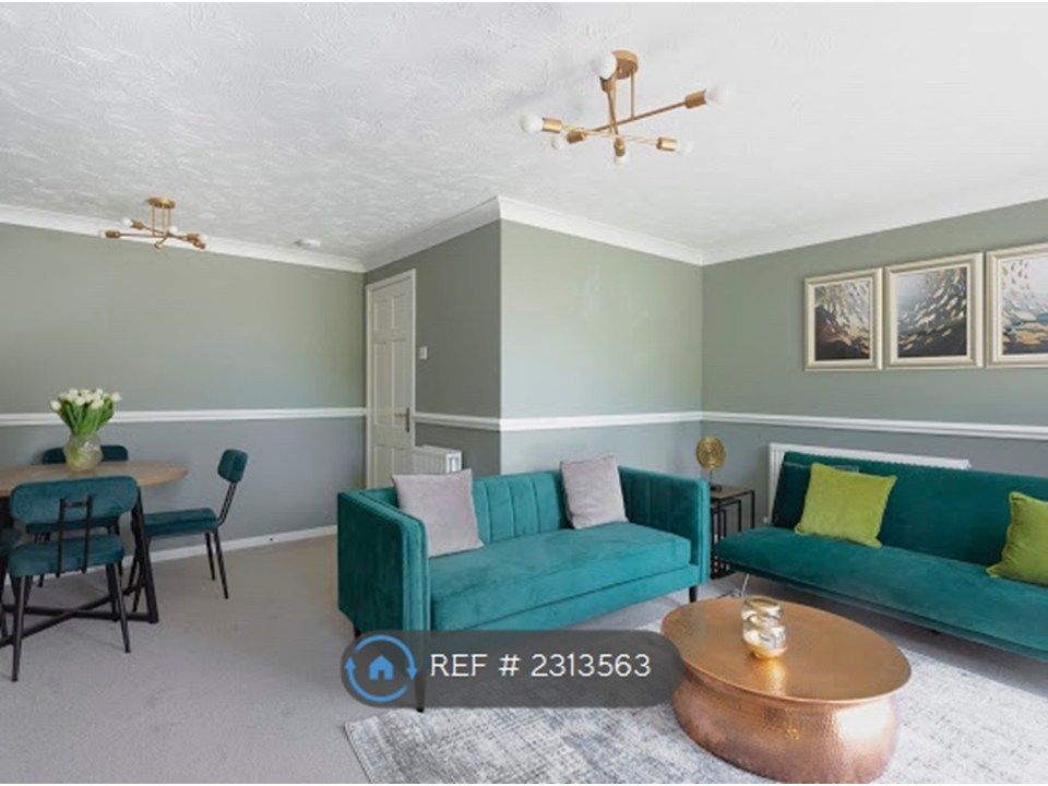 Property photo 2 of 17 Lounge