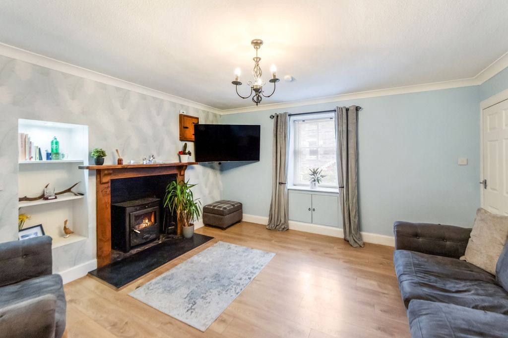 Property photo 2 of 27