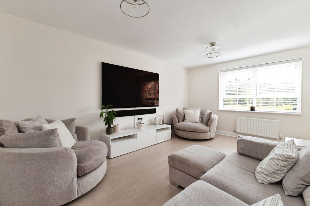Property photo 3 of 19 Pbox-Img.Jpg