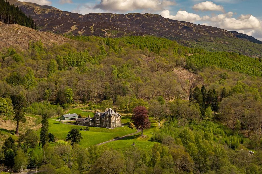 Property photo 2 of 43 Glenbruach House
