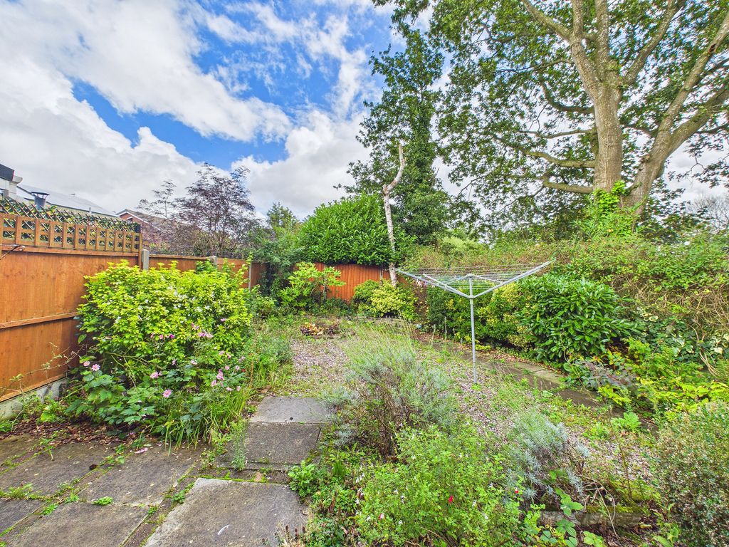 Property photo 2 of 31
