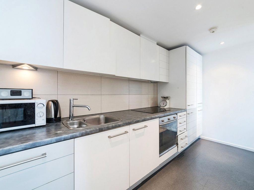 Property photo 3 of 8 Docklands E14