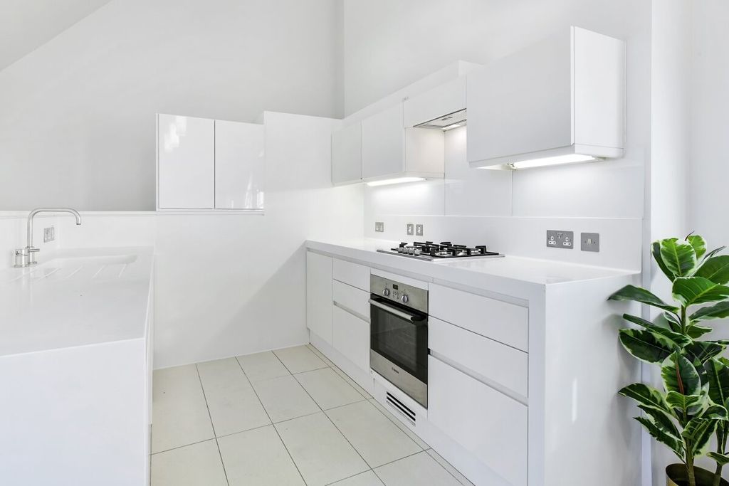 Property photo 3 of 21 Jll