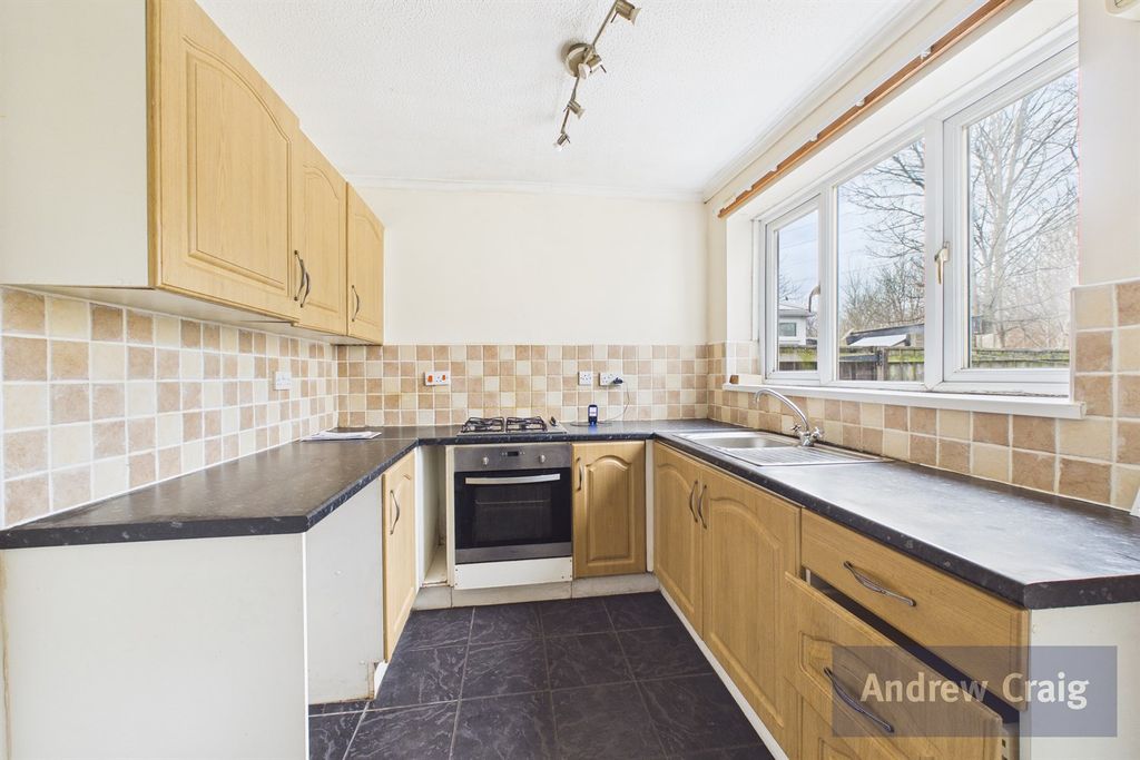 Property photo 3 of 10 Kitchen