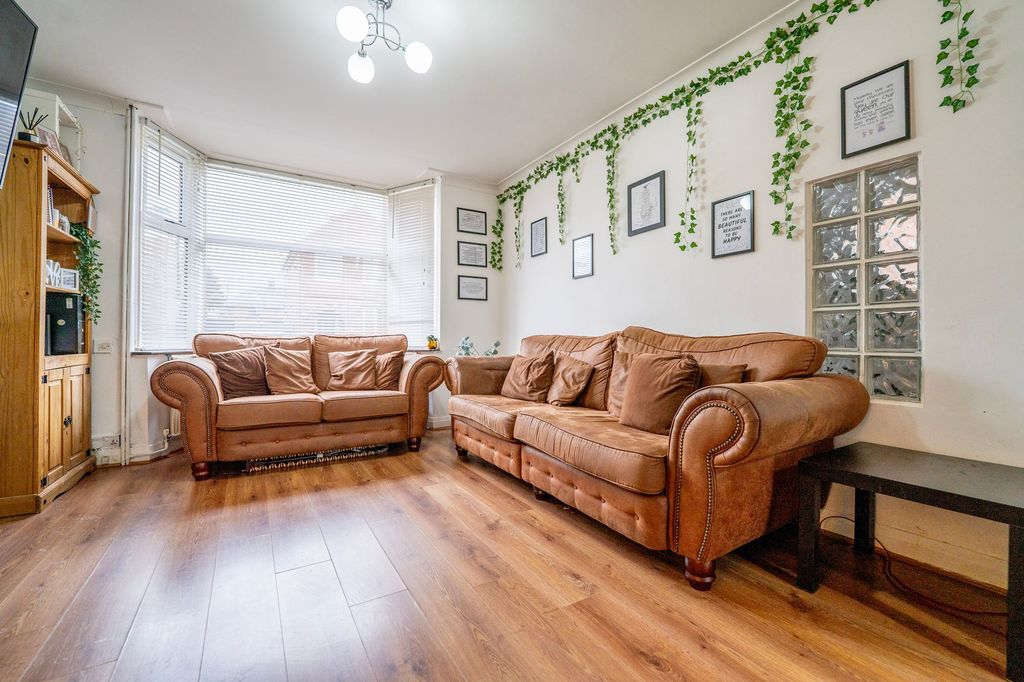 Property photo 3 of 20