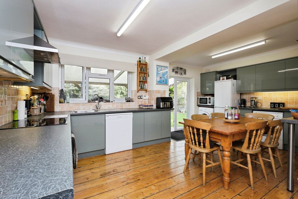 Property photo 2 of 17 Photo