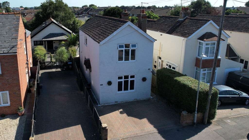 Property photo 2 of 31