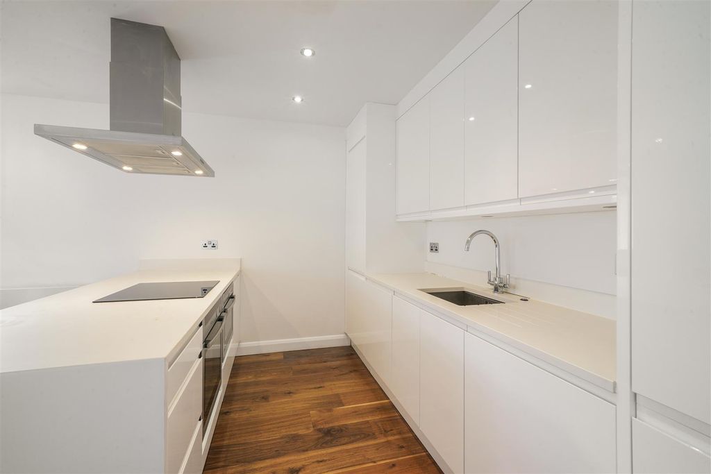 Property photo 2 of 8 Flat 4, Aston Court - Dcpn9Fiz2Luvwjnmxafh.Jpg