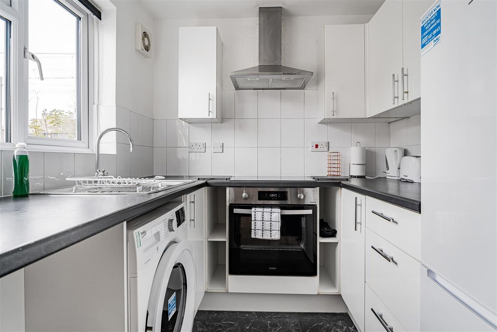 Property photo 3 of 11 3