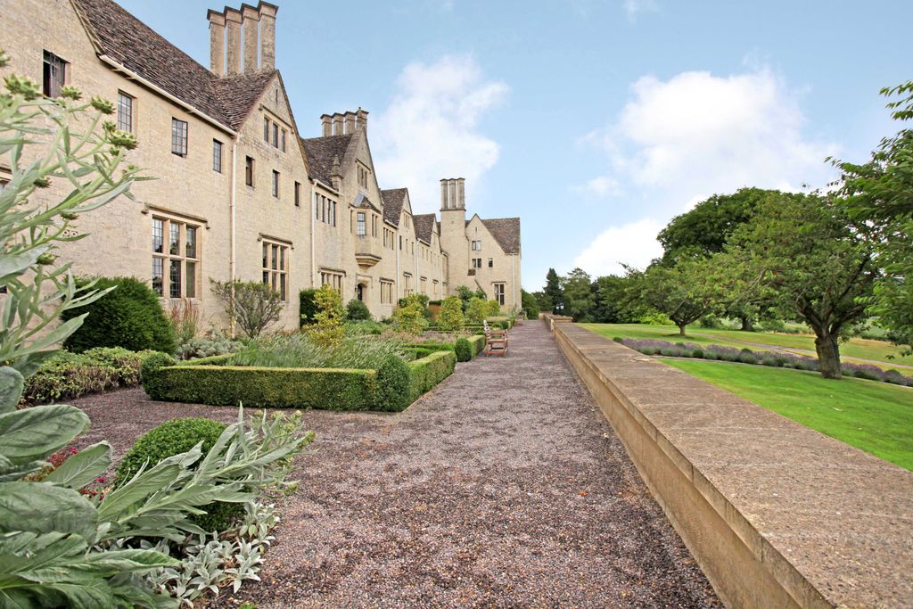 Property photo 1 of 20 Exterior