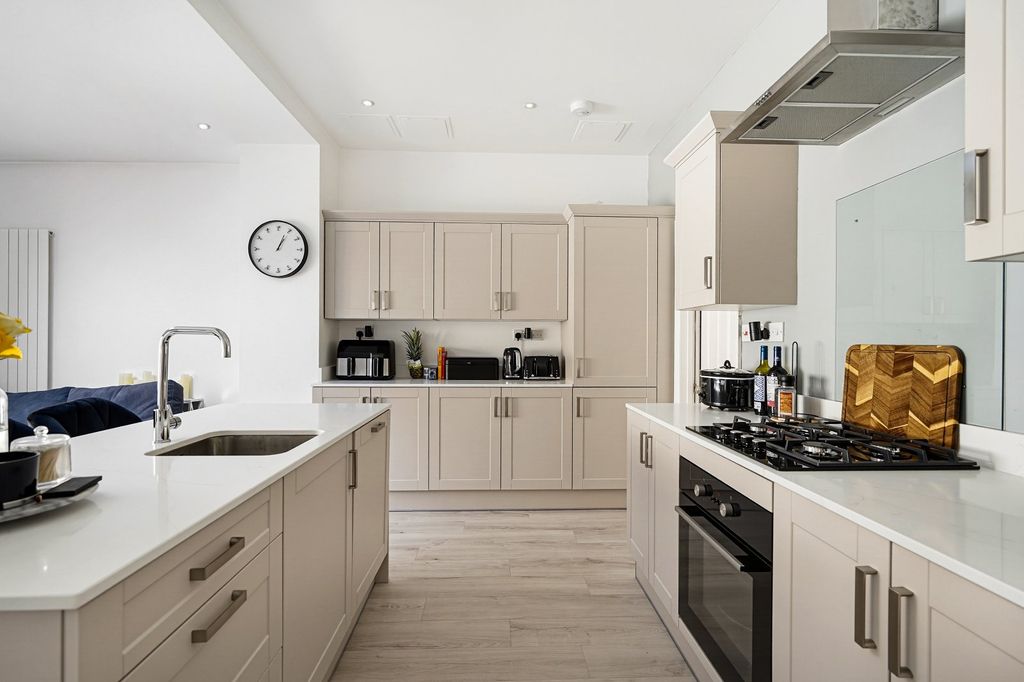 Property photo 3 of 13 Kitchen/Dining