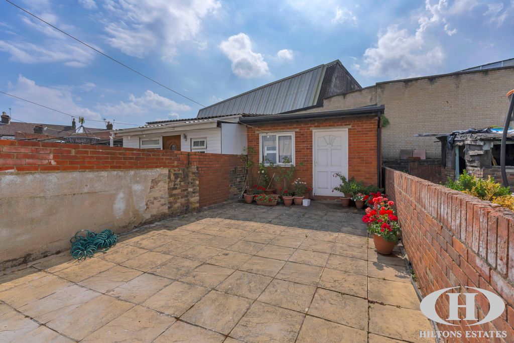 Property photo 3 of 11