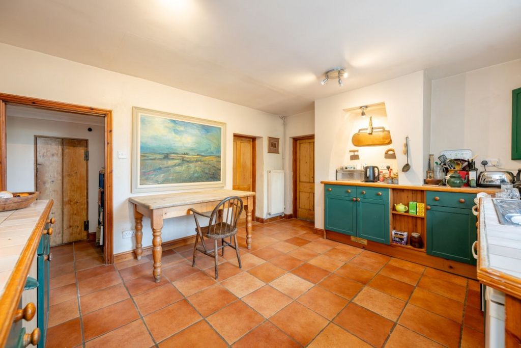 Property photo 2 of 23