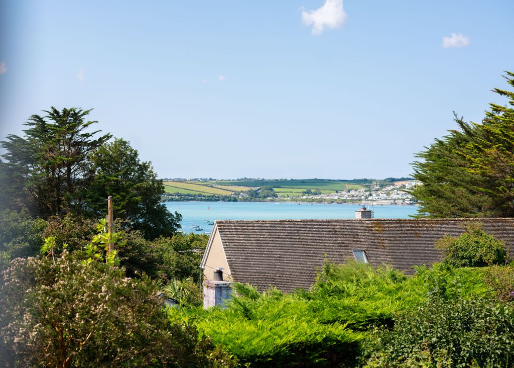 Property photo 3 of 19 Gallery