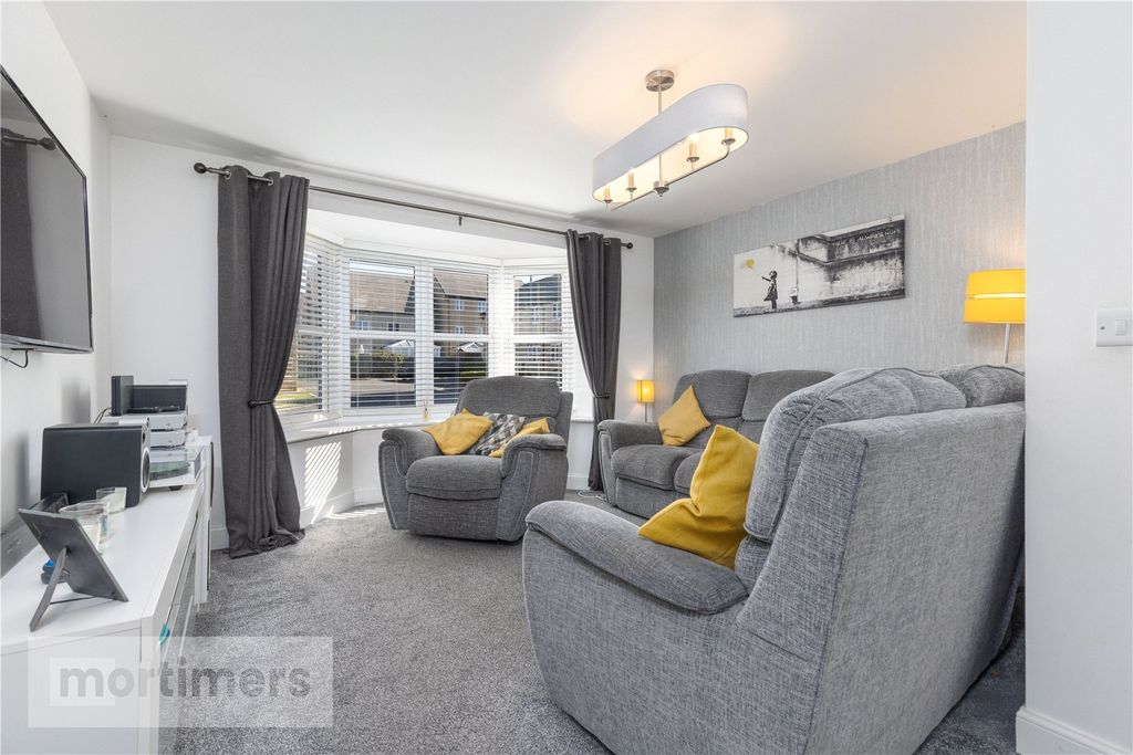 Property photo 3 of 19 Living Room