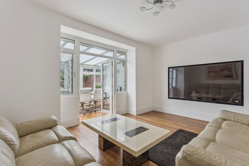 Property photo 2 of 25