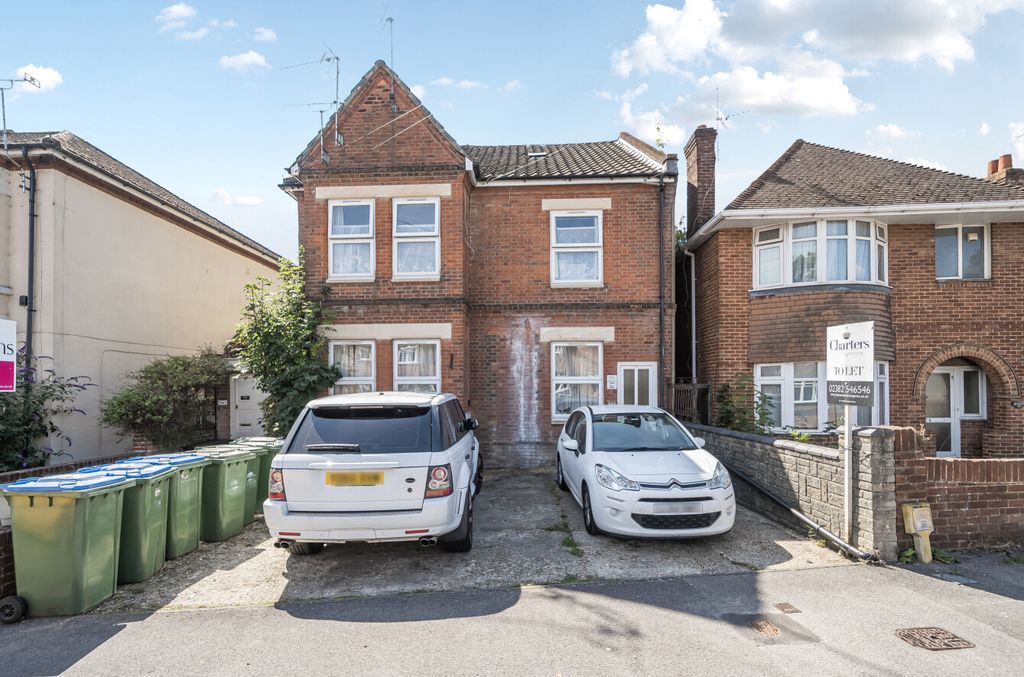 Property photo 1 of 12 1336823-1-689606c...