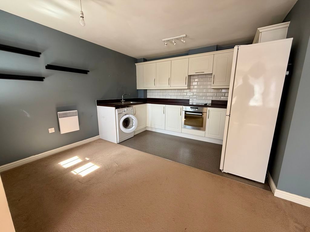 Property photo 3 of 12 Kitchen/Dining Area
