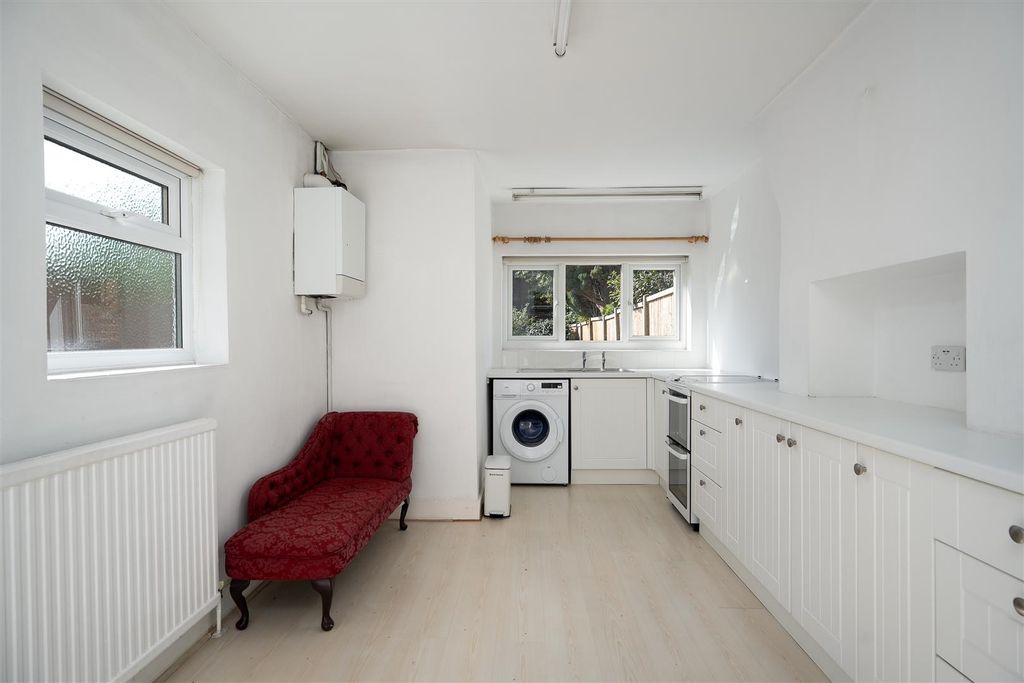 Property photo 3 of 21 Kitchen