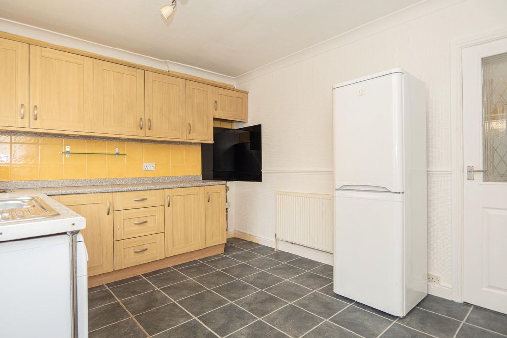 Property photo 2 of 30 Kitchen/Diner