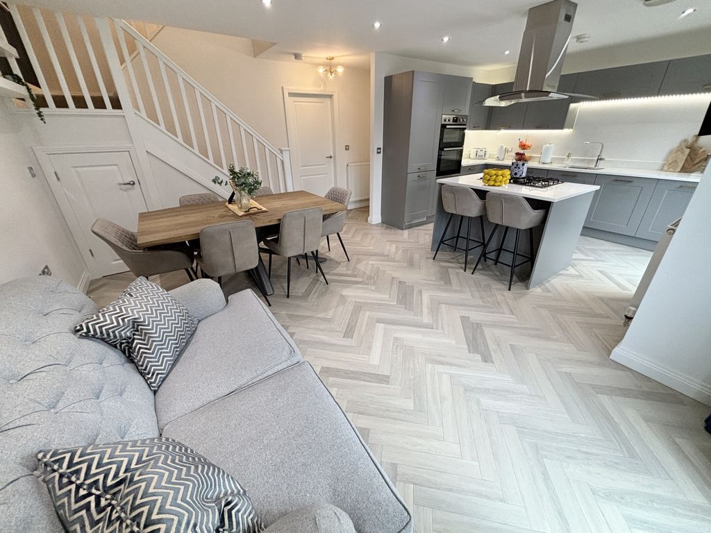 Property photo 2 of 34