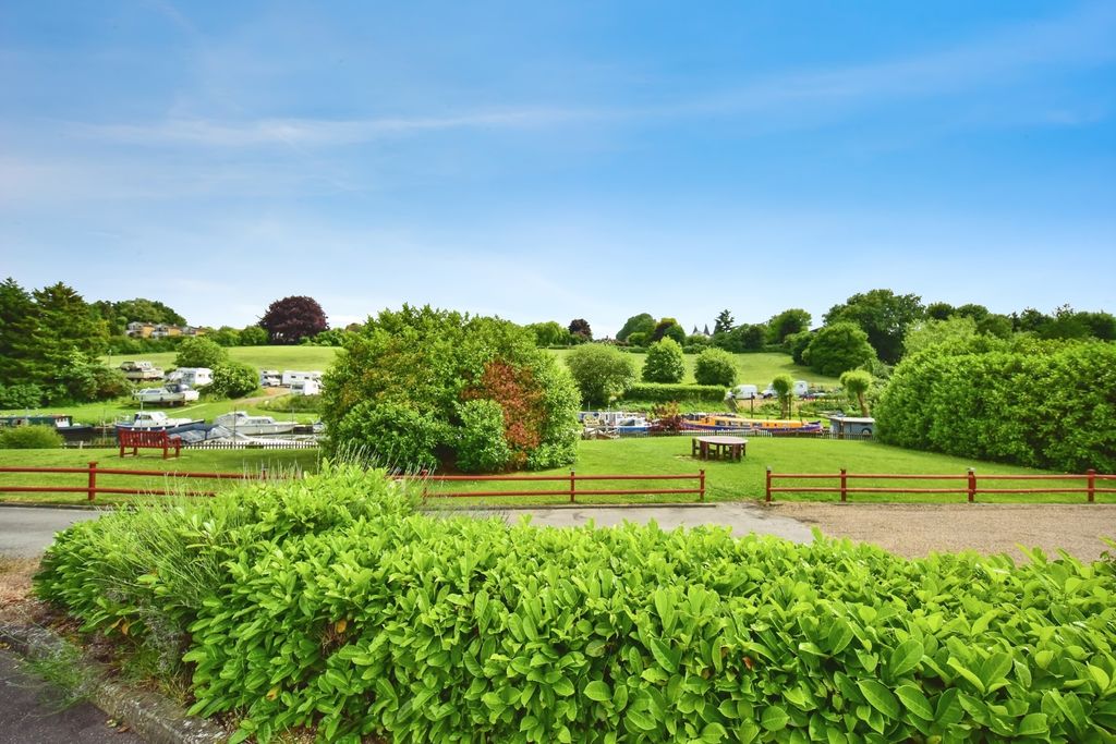 Property photo 1 of 11 Location